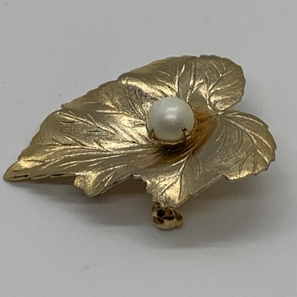 Vintage Sarah Coventry Gold Leaf/ Pearl Brooch - Picture 4 of 8